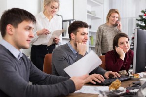 Треть россиян в первые рабочие дни января имитирует активную трудовую деятельность