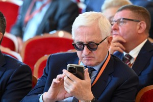 Шохин: инфляция по итогам года превысит целевой показатель в 4%