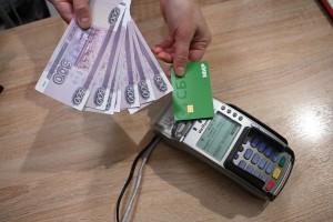 Названы регионы и отрасли с самыми высокими зарплатами