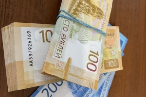 В четырёх отраслях средняя зарплата превысила 200 тысяч рублей