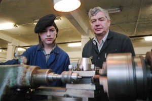  Профсоюзы предложили закрепить минимальный уровень выплат наставникам