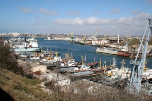 Работников севастопольского порта выкинут на улицу?