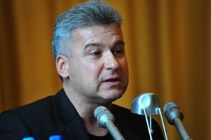 Профсоюзам и партиям вход воспрещен