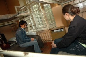 Депортируемых мигрантов уравняют в правах с заключенными