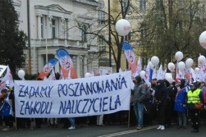 В Варшаве проходит многотысячная манифестация учителей