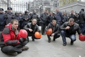 Работы, а не войны!