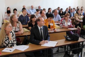 Информированностью - по скепсису