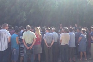 Работники Керченского стрелочного завода бастуют уже более двух недель