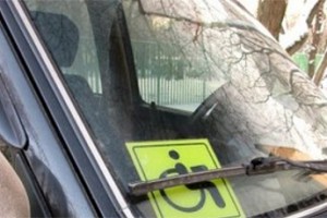 Знак “Инвалид” отвяжут от автомобиля