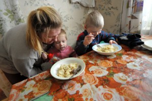 Бедных накормят победой над коррупцией