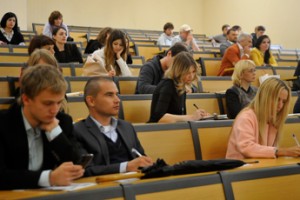 Кабмин против новых льгот студентам-сиротам