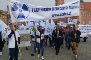 Десятки тысяч польских медиков протестуют в Варшаве