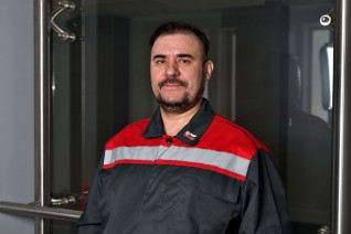 Педагог у станка