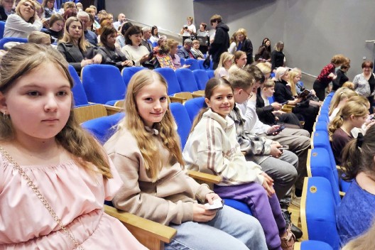 Работники Краснодарского филиала ФГУП «УВО Минтранса России» вместе с детьми посетили новогодние представления