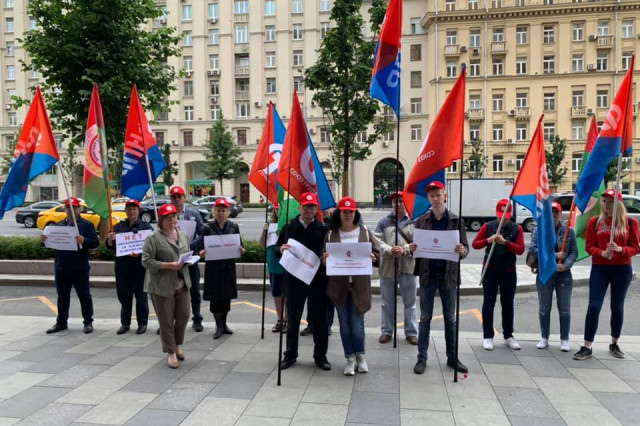 Профсоюзные активисты продолжили серию пикетов штаб-квартиры «Нестле-Россия»