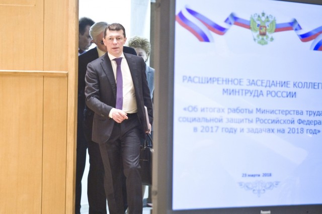 Топилин считает переход на четырехдневку долгим процессом