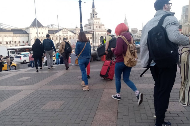 Из-за пандемии на «серые» зарплаты перешел каждый десятый работник