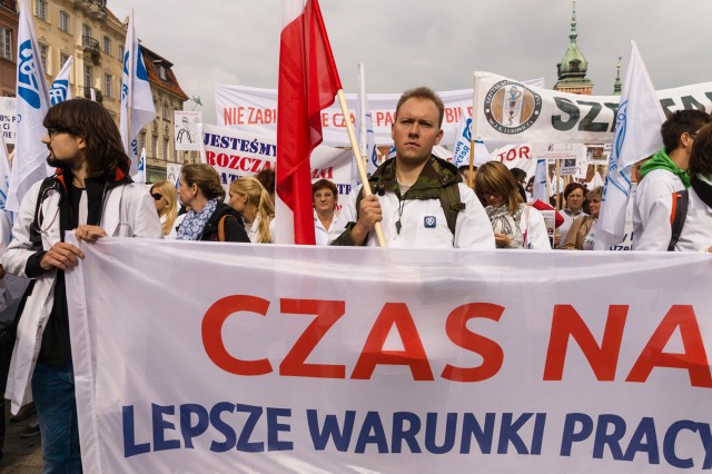 В Варшаве прошла масштабная акция протеста медиков