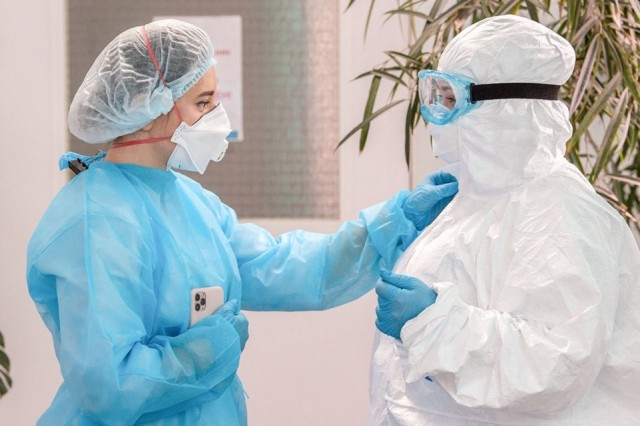 Медикам приостановили «ковидные» выплаты