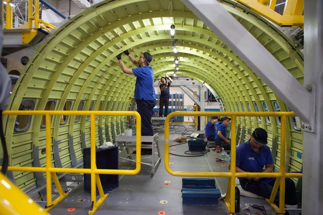 Иркутский авиационный завод: самолет МС-21 и соцгарантии для работников