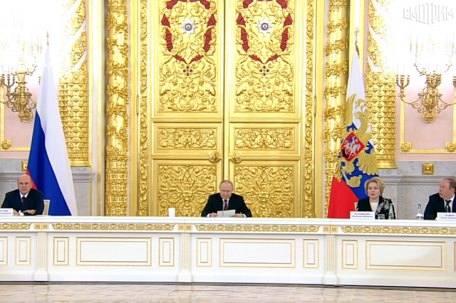 Президент Путин призвал обеспечить повышение благополучия семей и рост доходов граждан Президент Путин призвал обеспечить повышение благополучия семей и рост доходов граждан