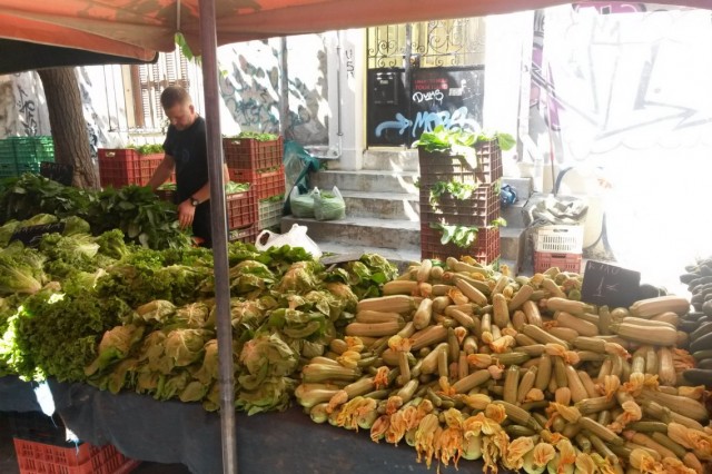 Греческие фермеры заблокируют дороги, протестуя против торгового соглашения Греческие фермеры заблокируют дороги, протестуя против торгового соглашения