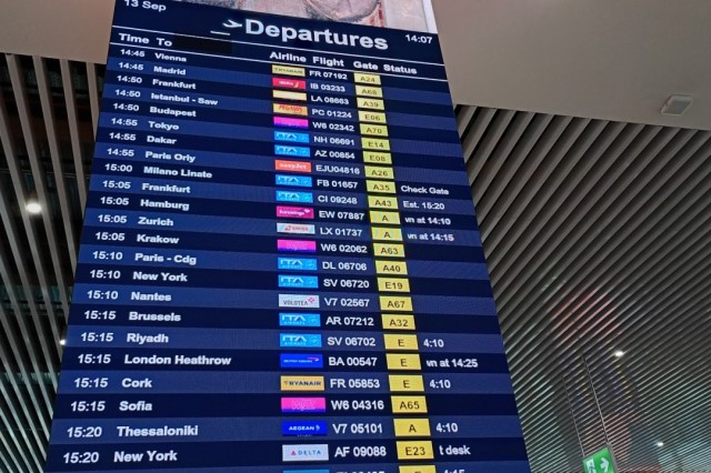 В Германии отменены авиарейсы из-за забастовки бортпроводников Lufthansa В Германии отменены авиарейсы из-за забастовки бортпроводников Lufthansa