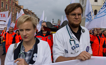 Польские медики угрожают правительству атипичной забастовкой