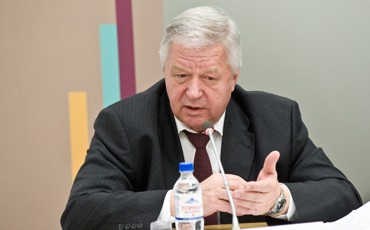 Шмаков: снижение страховых взносов приведет к подрыву соцгарантий