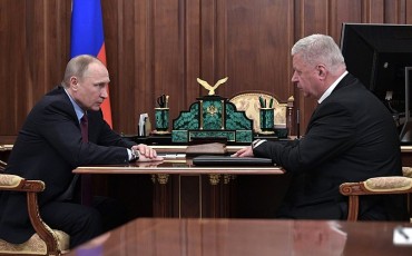 Путин:  правительство обсуждает вариант повышения МРОТ сразу до прожиточного минимума