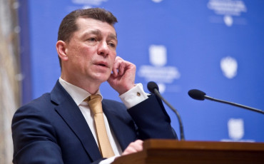 Топилин напомнил регионам о необходимости повысить зарплаты бюджетников