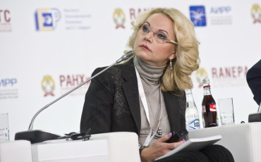 Голикова указала на диспропорции в зарплатах чиновников
