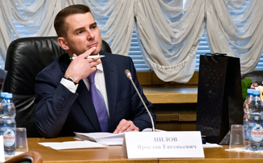 Зарплатам госуправленцев оставят прежний предел