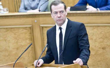 Медведев объяснил, почему повысили пенсионный возраст