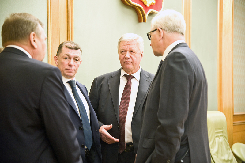 Шмаков предложил пресечь спекуляции на тему продолжительности новогодних праздников