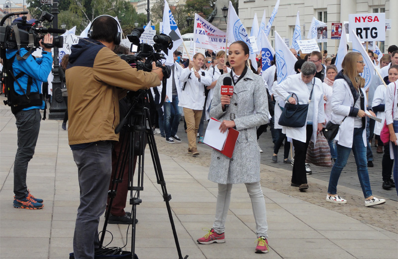 Польские медики вышли на многотысячную акцию протеста