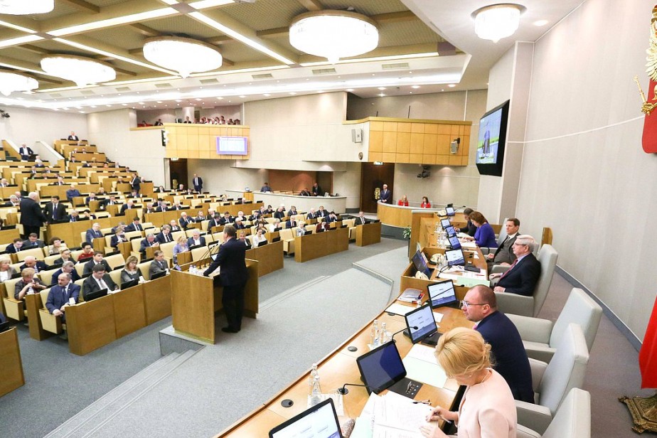 Госдума приняла в первом чтении законопроект о повышении МРОТ