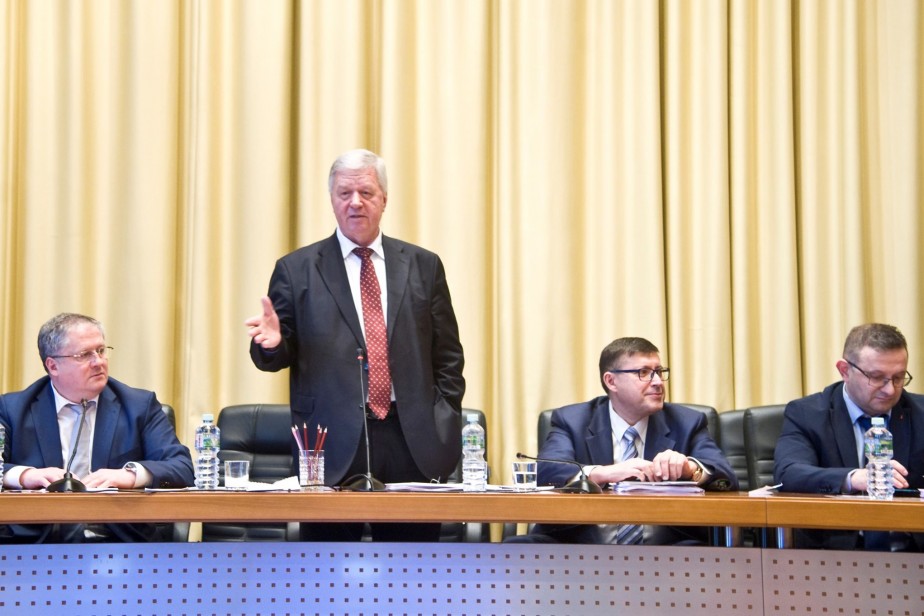 Несколько десятков поправок к Конституции предложили профсоюзы