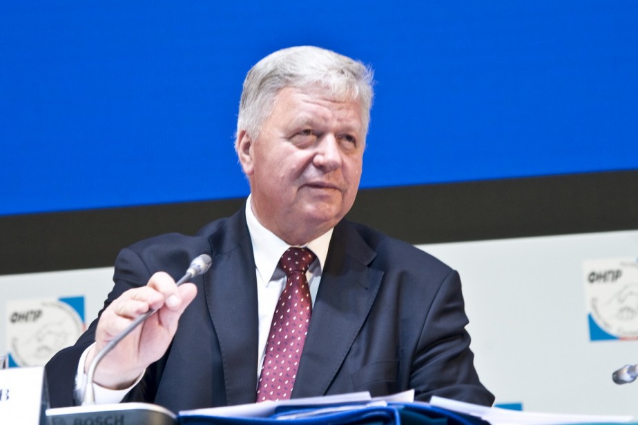 Шмаков заявил о поддержке поправок к Конституции России