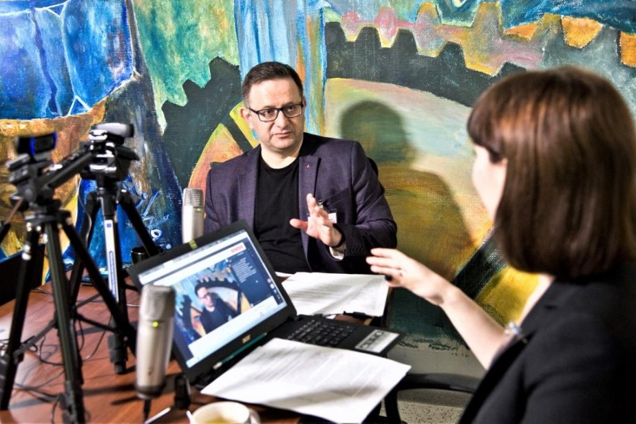 Перспективу повышения подоходного налога обсудили в прямом эфире