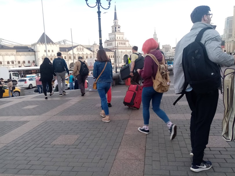 Из-за пандемии на «серые» зарплаты перешел каждый десятый работник