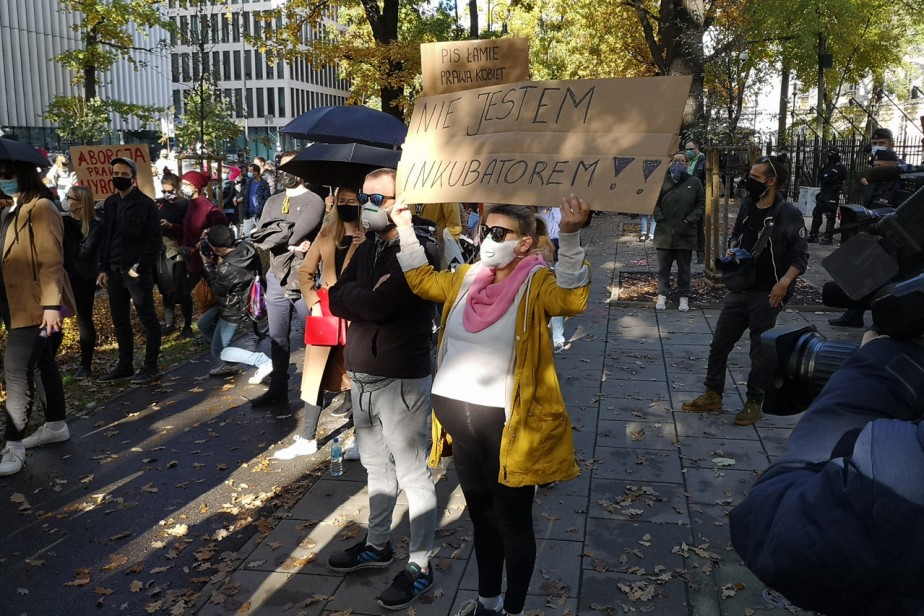 В Польше проходит общенациональная забастовка против запрета абортов
