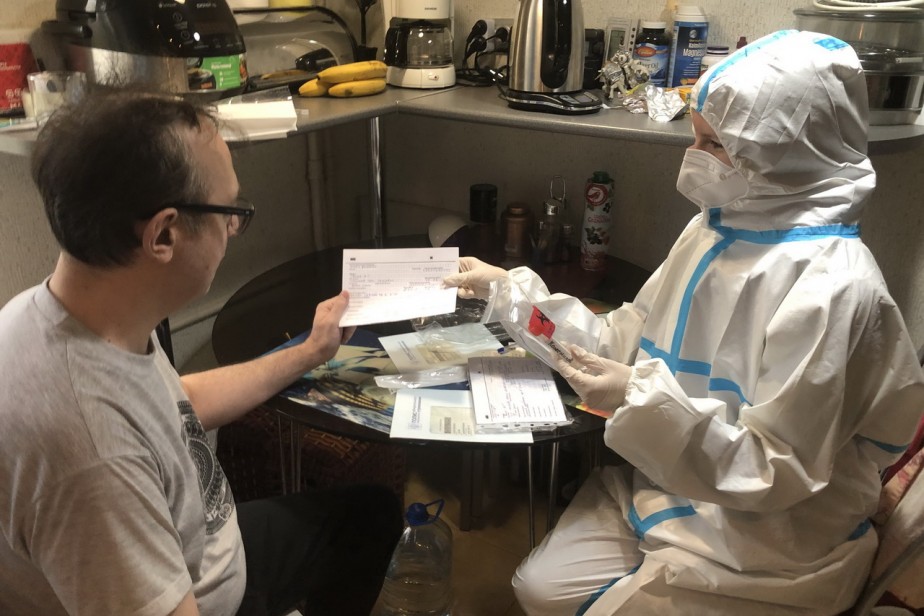 Песков назвал приоритетом зарплаты медиков