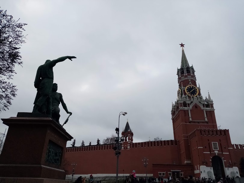 В Кремле сообщили о поэтапной работе над увеличением пенсий