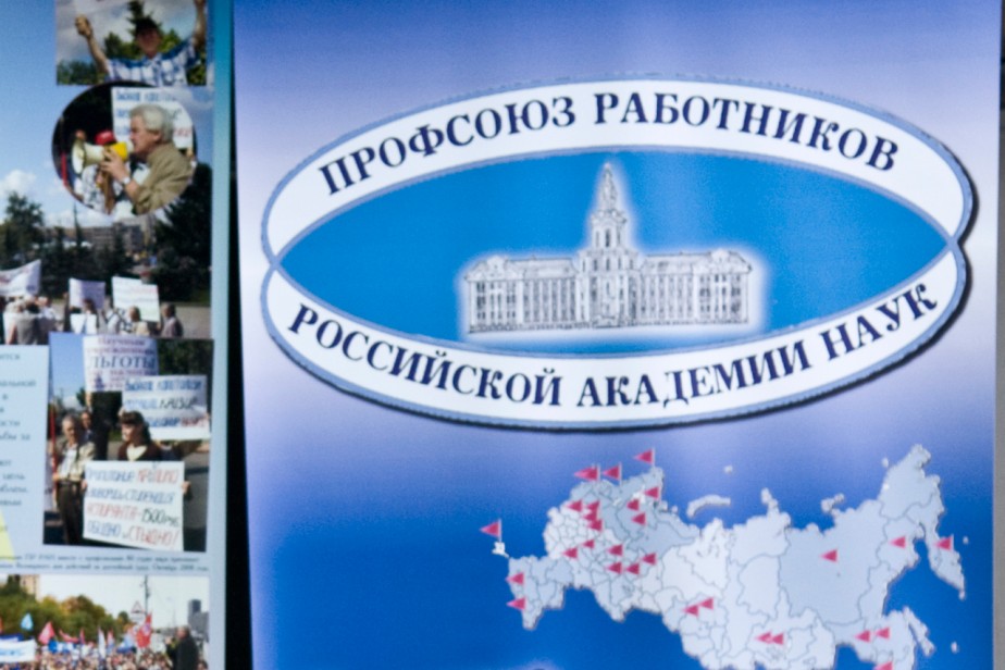 Потянули за ниточку