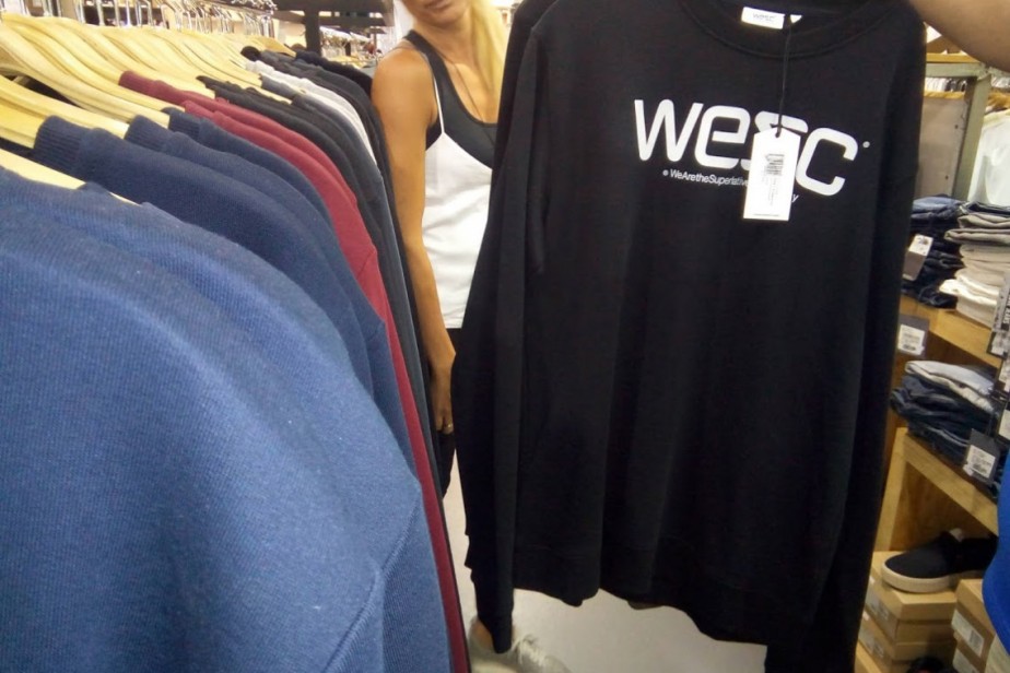 К лету в России подорожает одежда и обувь К лету в России подорожает одежда и обувь