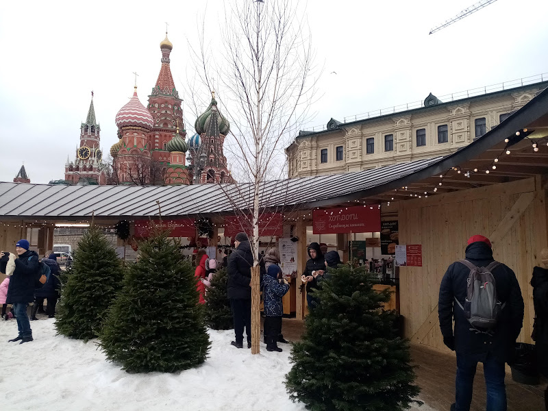 В Кремле не собираются сокращать новогодние каникулы из-за увеличения майских