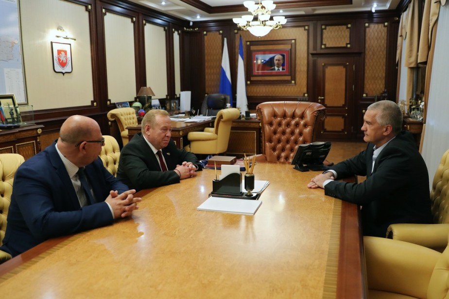Глава Крыма встретился с председателем профсоюза работников госучреждений
