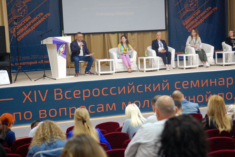 Специалисты выходят из сумрака