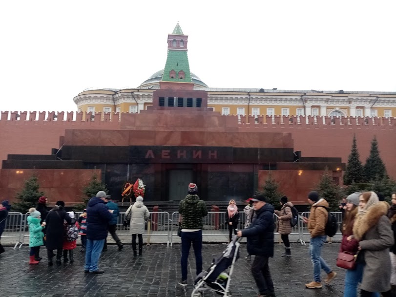 Жить на пенсии россияне хотели бы в Москве и Санкт-Петербурге